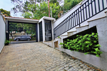 Lindo Sobrado amplo à venda no Bairro do Parque São Domingos na Rua Doutor Odon Carlos de Figueiredo Ferraz
