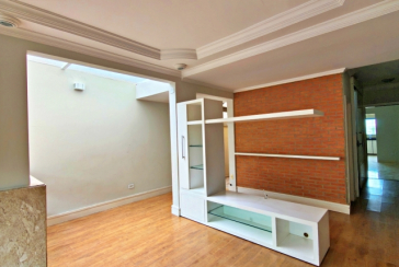 Lindo Sobrado amplo à venda no Bairro do Parque São Domingos na Rua Doutor Odon Carlos de Figueiredo Ferraz