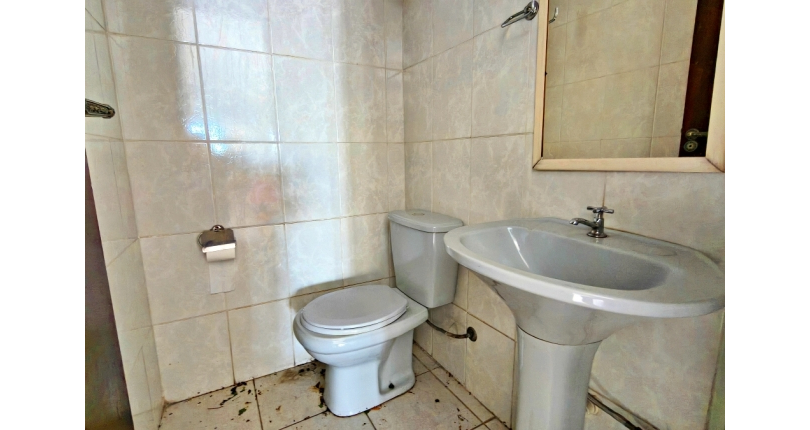 Lindo Sobrado amplo à venda no Bairro do Parque São Domingos na Rua Doutor Odon Carlos de Figueiredo Ferraz