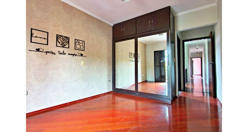 Lindo Sobrado amplo à venda no Bairro do Parque São Domingos na Rua Doutor Odon Carlos de Figueiredo Ferraz