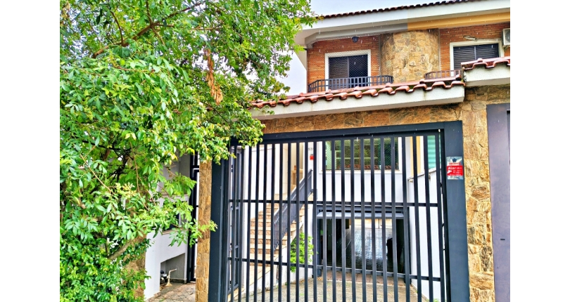 Lindo Sobrado amplo à venda no Bairro do Parque São Domingos na Rua Doutor Odon Carlos de Figueiredo Ferraz