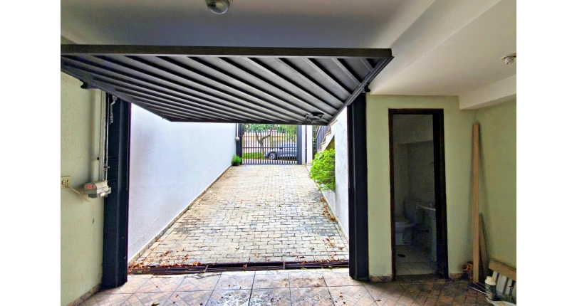 Lindo Sobrado amplo à venda no Bairro do Parque São Domingos na Rua Doutor Odon Carlos de Figueiredo Ferraz