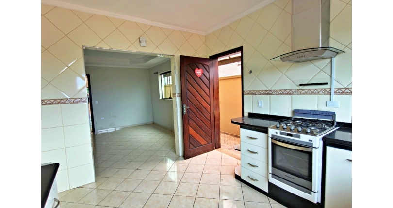 Lindo Sobrado amplo à venda no Bairro do Parque São Domingos na Rua Doutor Odon Carlos de Figueiredo Ferraz