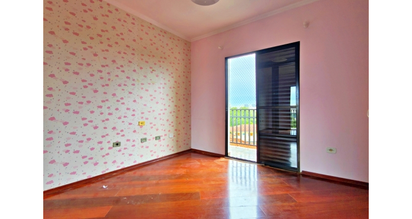 Lindo Sobrado amplo à venda no Bairro do Parque São Domingos na Rua Doutor Odon Carlos de Figueiredo Ferraz