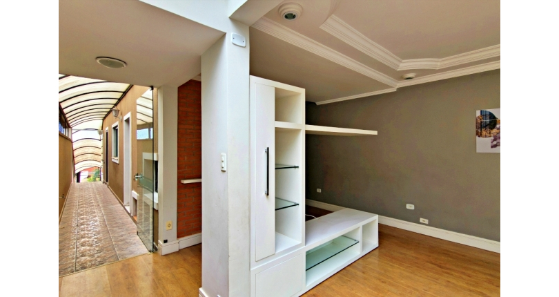 Lindo Sobrado amplo à venda no Bairro do Parque São Domingos na Rua Doutor Odon Carlos de Figueiredo Ferraz