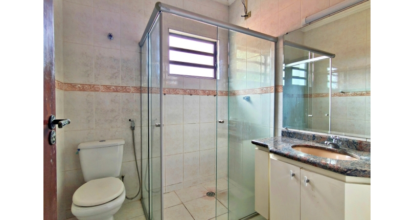 Lindo Sobrado amplo à venda no Bairro do Parque São Domingos na Rua Doutor Odon Carlos de Figueiredo Ferraz