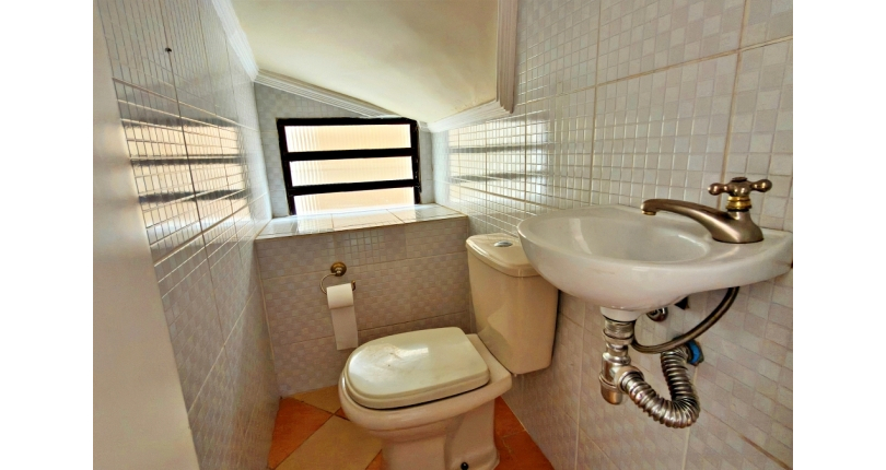 Lindo Sobrado amplo à venda no Bairro do Parque São Domingos na Rua Doutor Odon Carlos de Figueiredo Ferraz