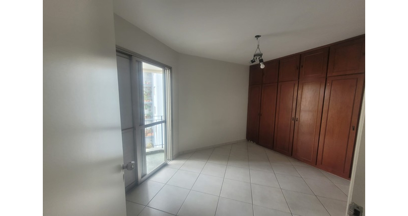 Apartamento à venda no Bairro da Vila Mangalot na Praça Itaquirai 10