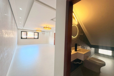  Sobrado à venda no Bairro do Jardim Regina na Rua José Baroncelli,