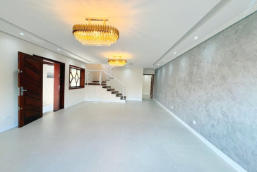  Sobrado à venda no Bairro do Jardim Regina na Rua José Baroncelli,