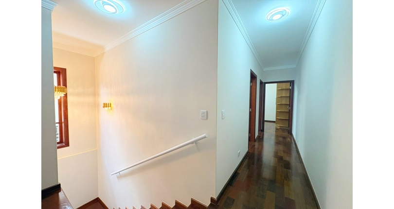  Sobrado à venda no Bairro do Jardim Regina na Rua José Baroncelli,