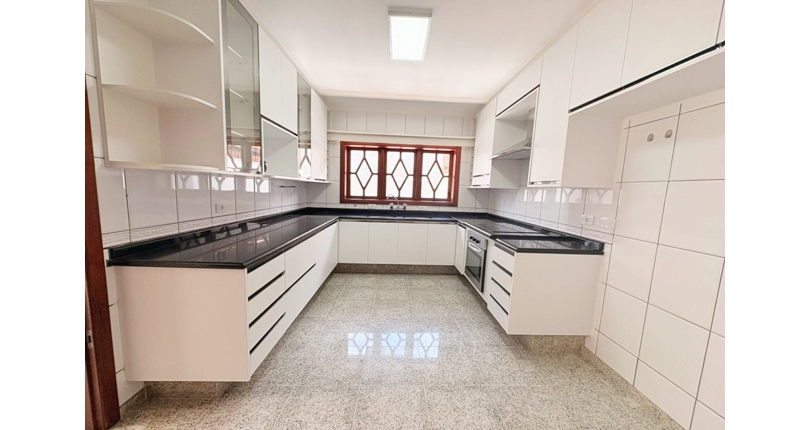  Sobrado à venda no Bairro do Jardim Regina na Rua José Baroncelli,