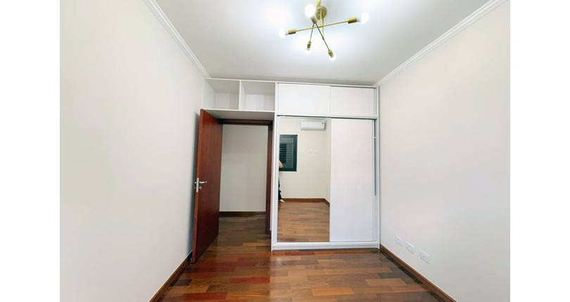  Sobrado à venda no Bairro do Jardim Regina na Rua José Baroncelli,