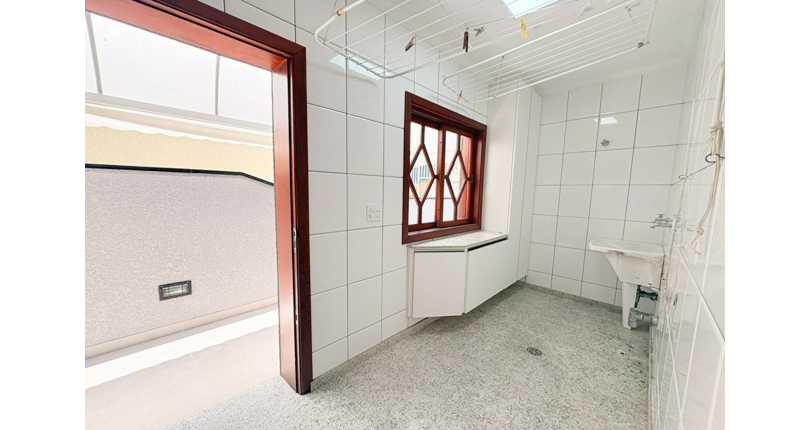  Sobrado à venda no Bairro do Jardim Regina na Rua José Baroncelli,