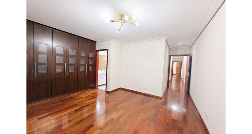  Sobrado à venda no Bairro do Jardim Regina na Rua José Baroncelli,