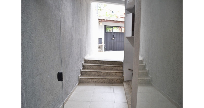 Sobrado à venda no Bairro do Jardim Líbano na Rua Afonso Lobardi,