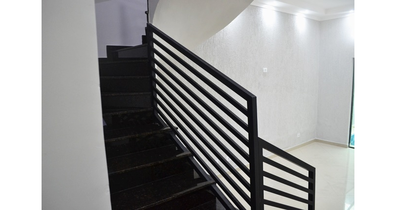 Sobrado à venda no Bairro do Jardim Líbano na Rua Afonso Lobardi,