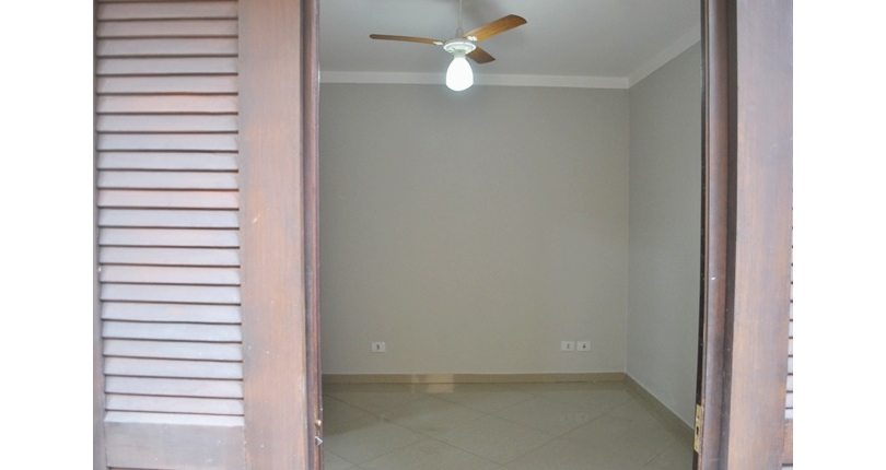 Sobrado à venda no Bairro do Jardim Líbano na Rua Afonso Lobardi,