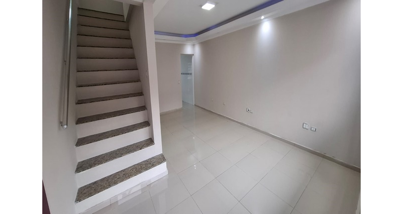 Lindo Sobrado à venda no Bairro do City Recanto Anastácio na Rua João Ferrero Versino