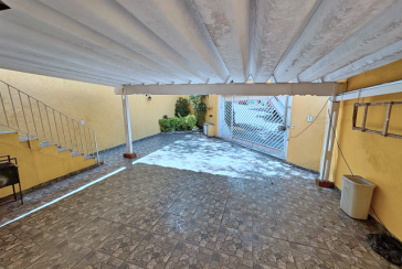 Casa assobradada à venda no Bairro do Jardim Vista Linda na Rua Francisco Beltrão