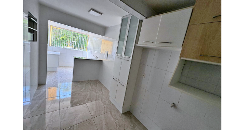 Casa assobradada à venda no Bairro do Jardim Vista Linda na Rua Francisco Beltrão