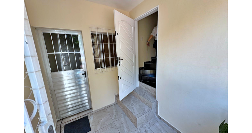 Casa assobradada à venda no Bairro do Jardim Vista Linda na Rua Francisco Beltrão