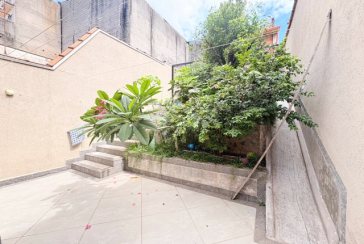 Oportunidade: Bela Casa Térrea à venda no Bairro do Jardim Mangalot na Rua Desembargador Cândido da Cunha Cintra