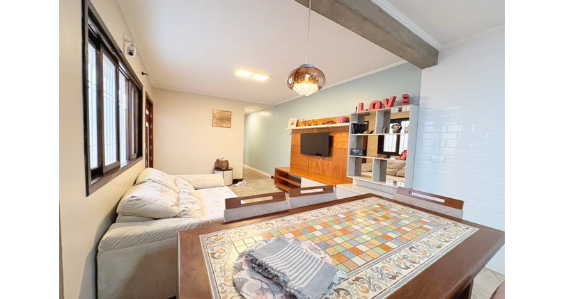 Oportunidade: Bela Casa Térrea à venda no Bairro do Jardim Mangalot na Rua Desembargador Cândido da Cunha Cintra