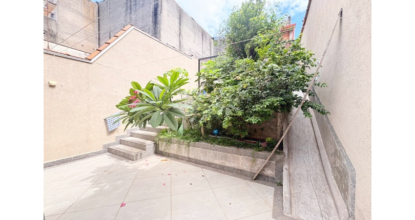 Oportunidade: Bela Casa Térrea à venda no Bairro do Jardim Mangalot na Rua Desembargador Cândido da Cunha Cintra