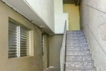  Casa assobradada à venda no Bairro do Jardim Marisa na Rua Antônio Batista,