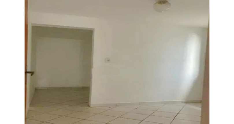  Casa assobradada à venda no Bairro do Jardim Marisa na Rua Antônio Batista,