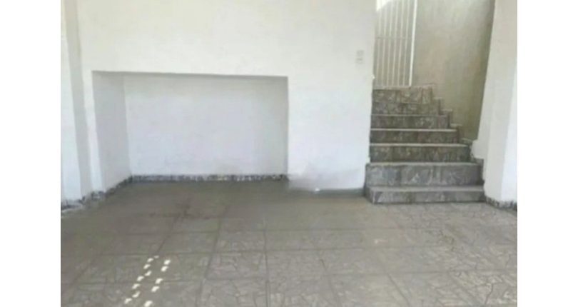  Casa assobradada à venda no Bairro do Jardim Marisa na Rua Antônio Batista,