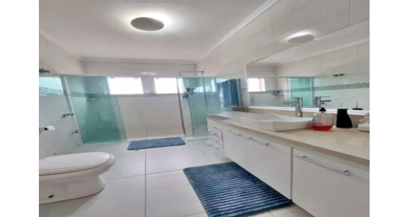 Lindo Sobrado à venda no Bairro do Parque São Domingos na Rua Waltrudes Correa