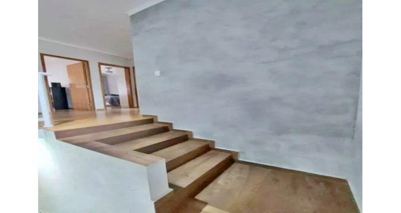 Lindo Sobrado à venda no Bairro do Parque São Domingos na Rua Waltrudes Correa