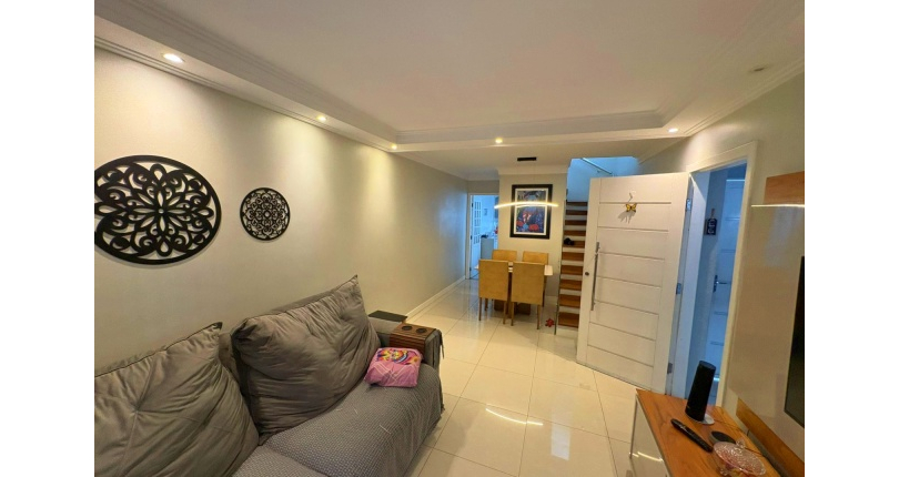 Sobrado à venda no Bairro do Jardim Vista Linda na Rua Erva Cidreira,