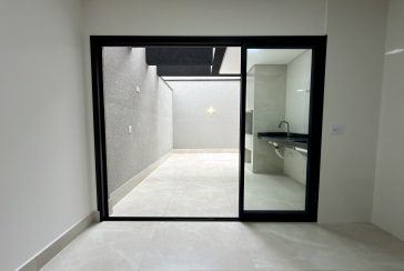 Sobrado novo à venda no Bairro do Parque Maria Domitila na Rua Edvard de Vita Godoy 252