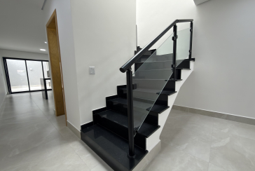 Sobrado novo à venda no Bairro do Parque Maria Domitila na Rua Edvard de Vita Godoy 252