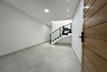 Sobrado novo à venda no Bairro do Parque Maria Domitila na Rua Edvard de Vita Godoy 252