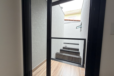 Sobrado novo à venda no Bairro do Parque Maria Domitila na Rua Edvard de Vita Godoy 252