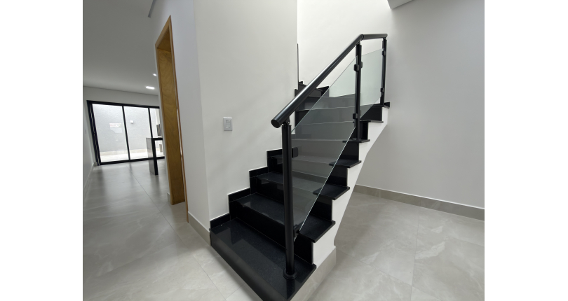 Sobrado novo à venda no Bairro do Parque Maria Domitila na Rua Edvard de Vita Godoy 252