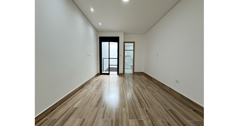 Sobrado novo à venda no Bairro do Parque Maria Domitila na Rua Edvard de Vita Godoy 252