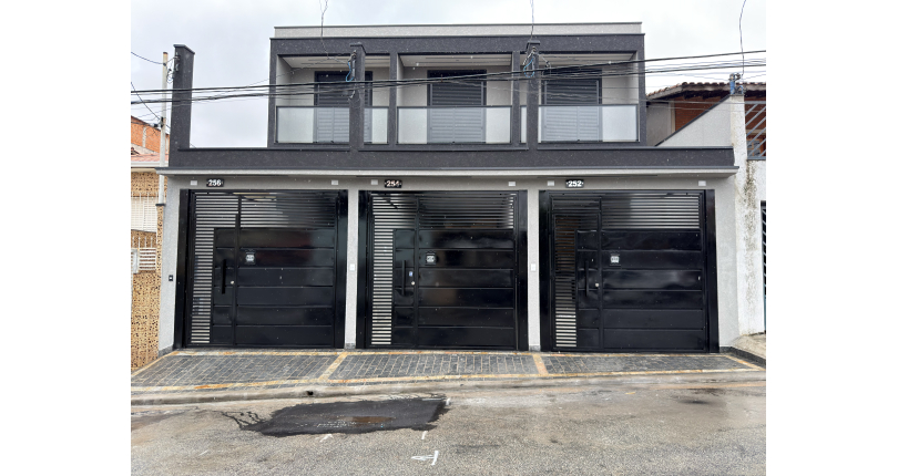 Sobrado novo à venda no Bairro do Parque Maria Domitila na Rua Edvard de Vita Godoy 252