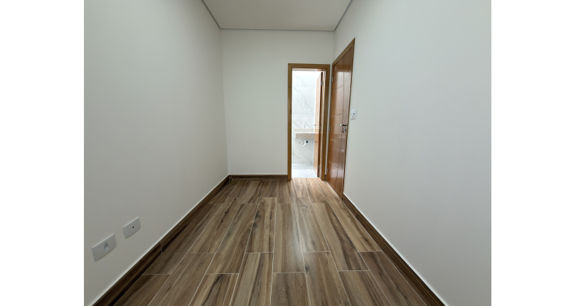 Sobrado novo à venda no Bairro do Parque Maria Domitila na Rua Edvard de Vita Godoy 252