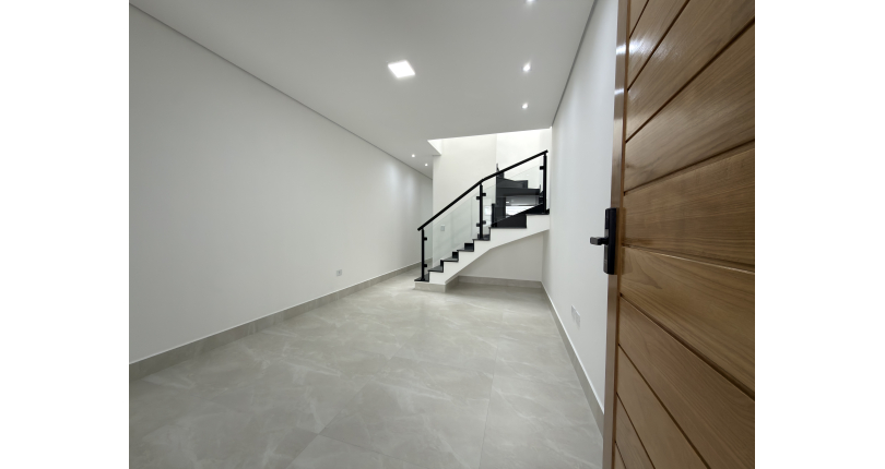 Sobrado novo à venda no Bairro do Parque Maria Domitila na Rua Edvard de Vita Godoy 252