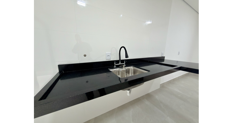 Sobrado novo à venda no Bairro do Parque Maria Domitila na Rua Edvard de Vita Godoy 252