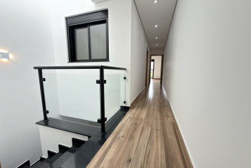 Sobrado novo à venda no Bairro do Parque Maria Domitila na Rua Edvard de Vita Godoy 254