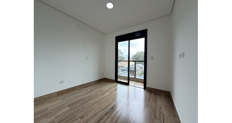 Sobrado novo à venda no Bairro do Parque Maria Domitila na Rua Edvard de Vita Godoy 254