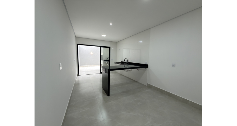 Sobrado novo à venda no Bairro do Parque Maria Domitila na Rua Edvard de Vita Godoy 254