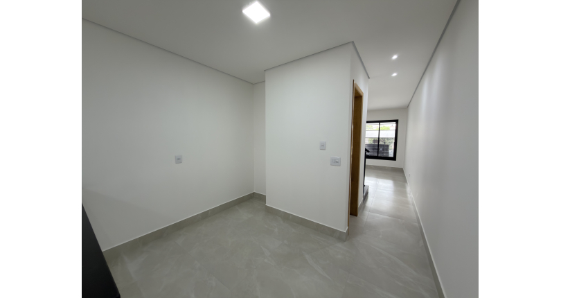 Sobrado novo à venda no Bairro do Parque Maria Domitila na Rua Edvard de Vita Godoy 254.