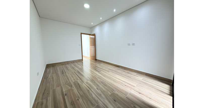 Sobrado novo à venda no Bairro do Parque Maria Domitila na Rua Edvard de Vita Godoy 254